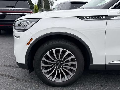 Certified 2023 Lincoln Aviator Reserve w/ Elements Package Plus AWD/4WD image 9