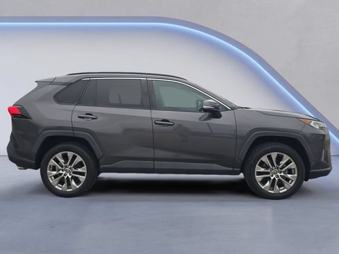Used 2021 Toyota RAV4 XLE Premium AWD/4WD image 7