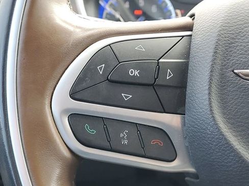 Used 2017 Chrysler Pacifica Limited w/ UConnect Theater Package image 18