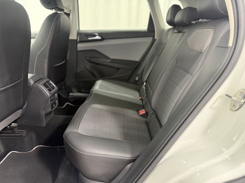 Certified 2022 Volkswagen Taos SE image 24