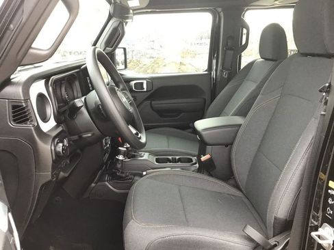 New 2025 Jeep Gladiator Sport image 12