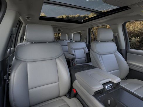 New 2025 Ford Expedition Active image 10