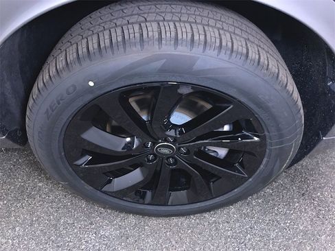 Used 2024 Land Rover Discovery Sport S image 32