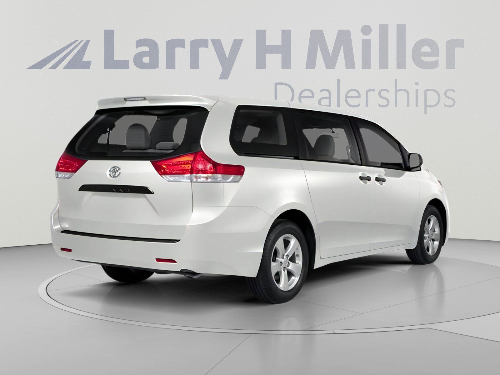 Used 2014 Toyota Sienna LE FWD image 2