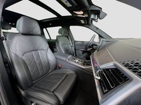 Used 2023 BMW X7 xDrive40i w/ Executive Package image 32