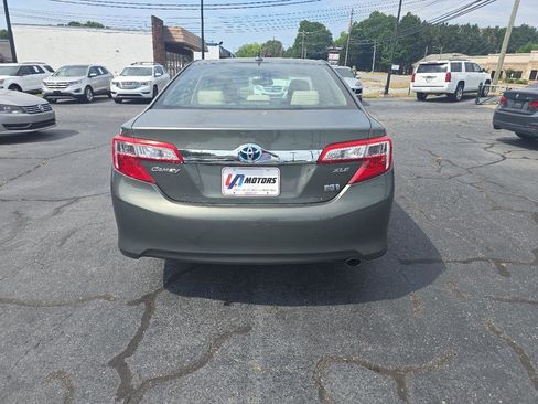 Used 2013 Toyota Camry XLE w/ Leather Pkg FWD image 7