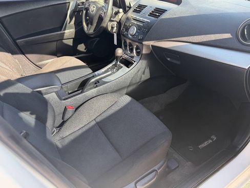 Used 2010 MAZDA MAZDA3 i Touring FWD image 9
