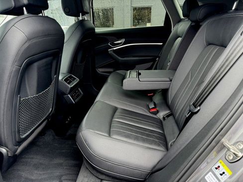 Used 2019 Audi e-tron Premium Plus image 37