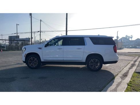 New 2026 GMC Yukon XL Elevation image 8