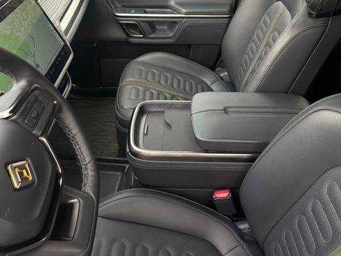 Used 2024 Rivian R1S Launch Edition image 12