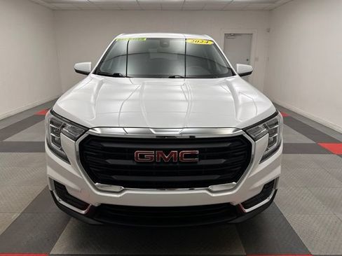 Used 2024 GMC Terrain SLE FWD image 2