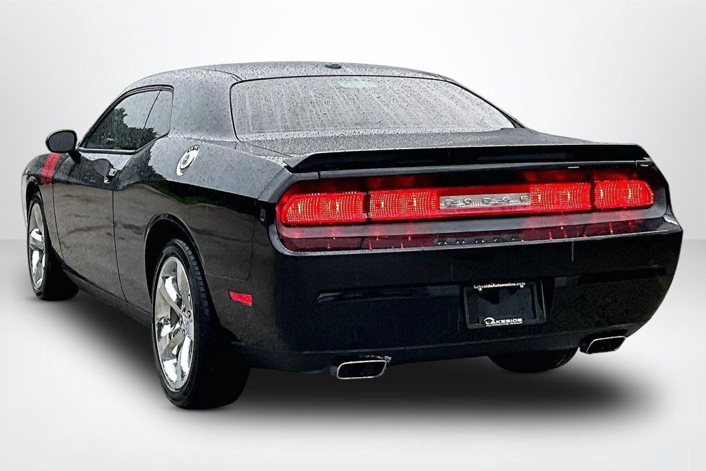 Used 2014 Dodge Challenger R/T RWD image 4