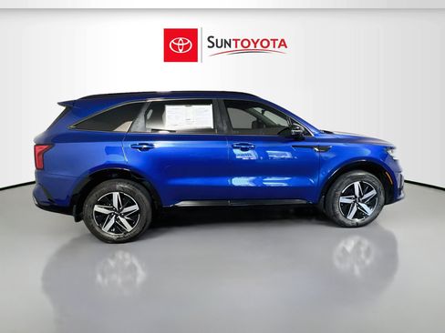 Used 2022 Kia Sorento EX w/ Panoramic Sunroof Package FWD image 2