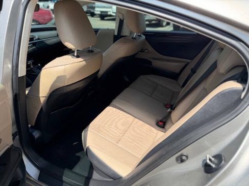 Used 2020 Lexus ES 300h w/ Accessory Package FWD image 10