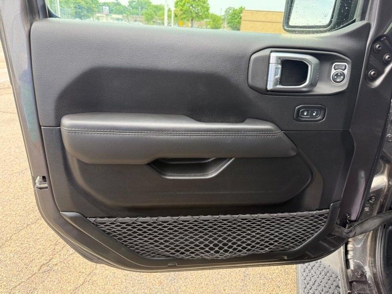 Used 2021 Jeep Wrangler Unlimited Sahara AWD/4WD image 19