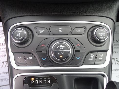 Used 2015 Chrysler 200 C w/ Sun/Sound Group image 30