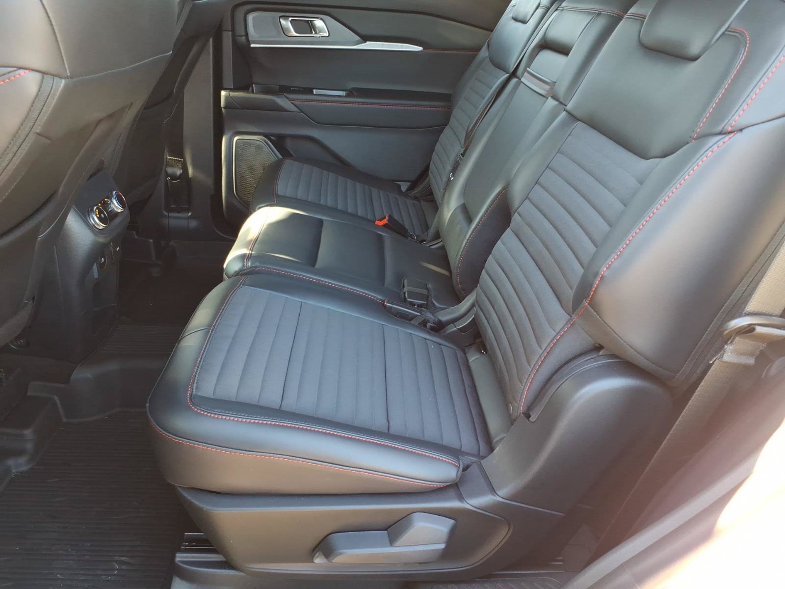 Used 2026 Ford Explorer ST-Line w/ ST-Line Street Pack AWD/4WD image 15
