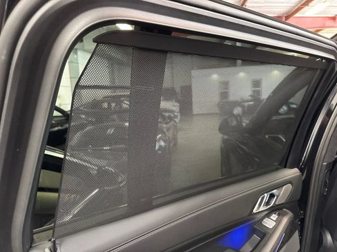 Used 2024 BMW X7 xDrive40i w/ M Sport Package AWD/4WD image 17