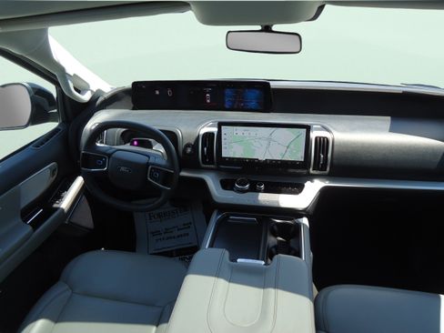 Used 2025 Ford Expedition Max Active AWD/4WD image 11