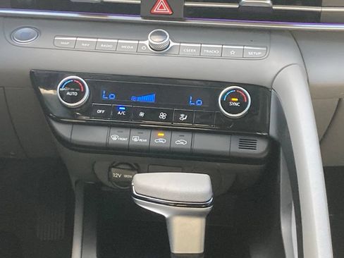 Used 2024 Hyundai Elantra SEL FWD image 12