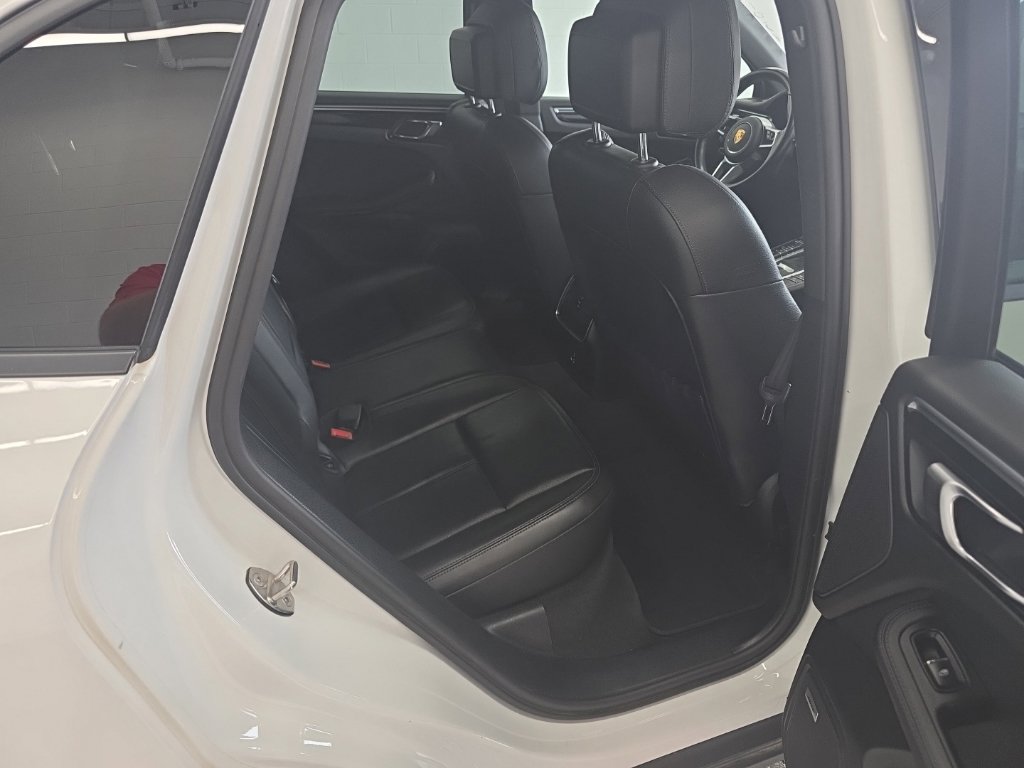 Used 2021 Porsche Macan AWD/4WD image 11