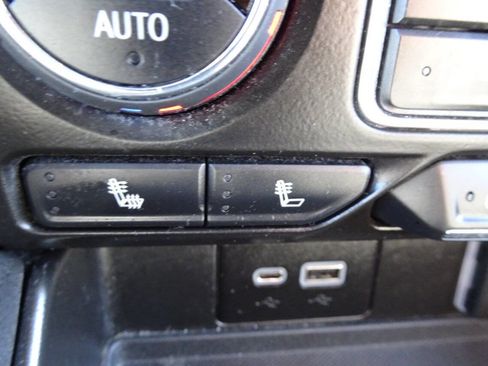 Used 2021 Chevrolet Suburban LT image 33