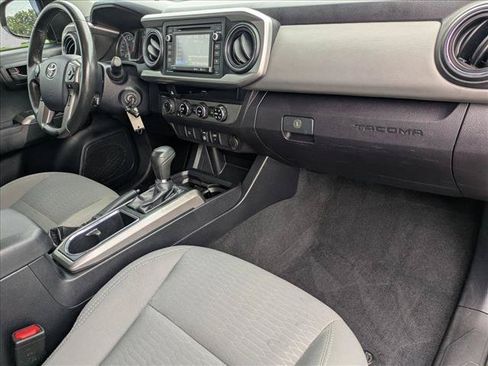 Used 2018 Toyota Tacoma SR5 AWD/4WD image 20