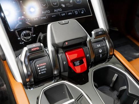 Used 2022 Lamborghini Urus image 19