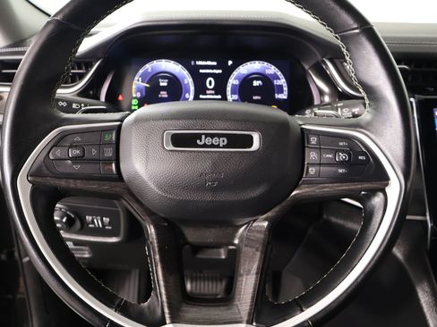 Used 2022 Jeep Grand Cherokee L Limited RWD image 3