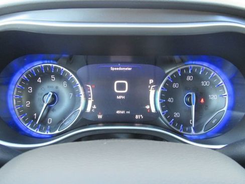 Used 2024 Chrysler Pacifica Touring-L image 44