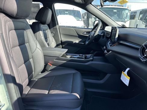 New 2026 Chevrolet Equinox LT w/ Convenience Package II image 25