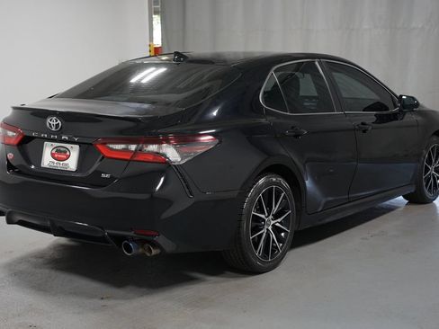 Used 2022 Toyota Camry SE FWD image 8