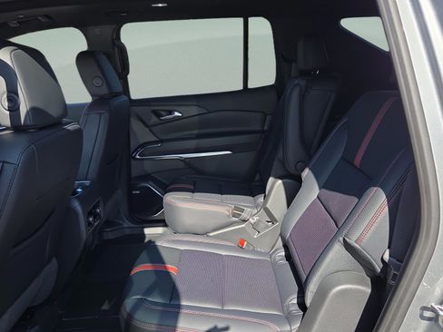 New 2026 Chevrolet Traverse RS w/ LPO, Floor Liner Package AWD/4WD image 10