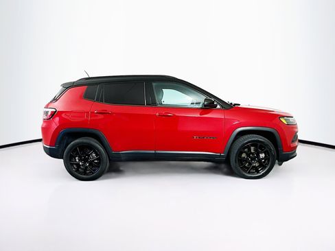 Used 2023 Jeep Compass Latitude AWD/4WD image 10