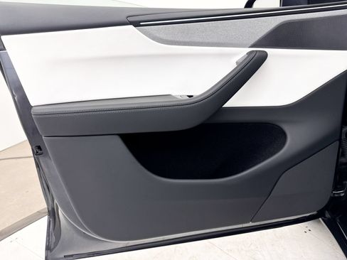 Used 2026 Tesla Model Y Long Range RWD image 30