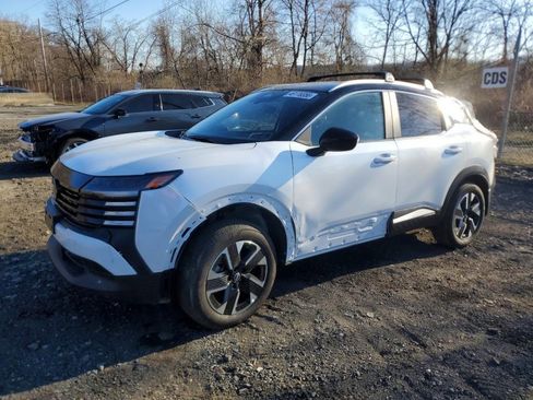 Used 2026 Nissan Kicks SV w/ SV Premium Package AWD/4WD image 2