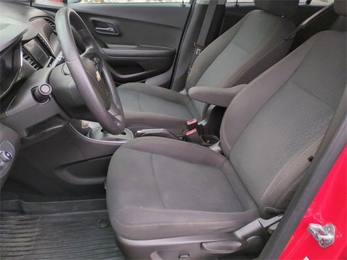 Certified 2020 Chevrolet Trax LS w/ Tint and Cruise Package image 18