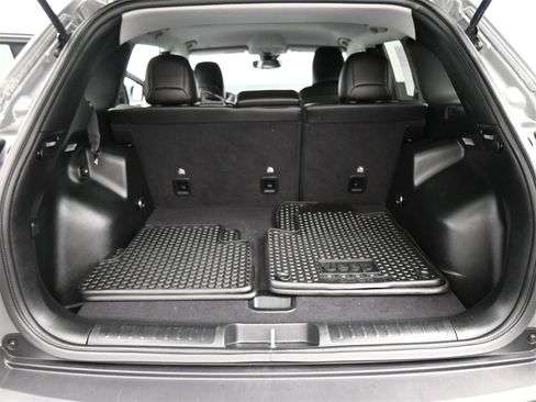 Used 2022 Jeep Cherokee Trailhawk image 17