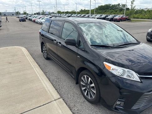 Used 2019 Toyota Sienna XLE w/ XLE Navigation Package AWD/4WD image 8