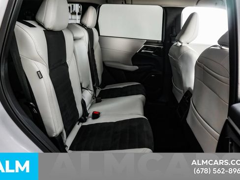 Used 2025 Mitsubishi Outlander SE FWD image 21