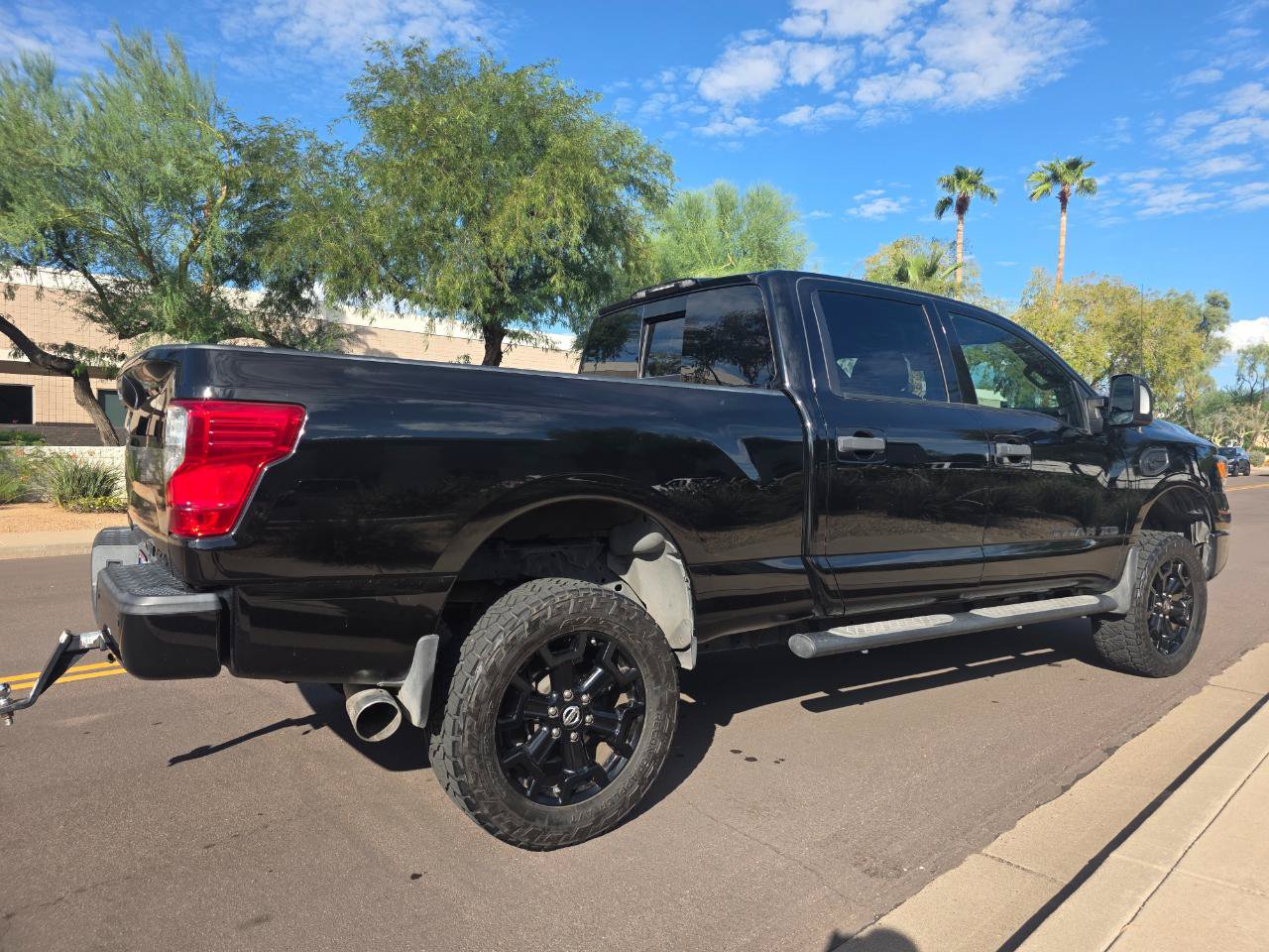 Used 2018 Nissan Titan SV w/ SV Convenience Package AWD/4WD image 16