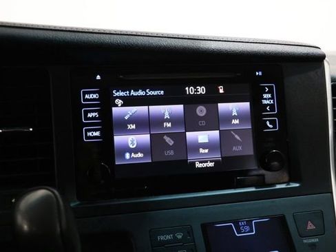 Used 2017 Toyota Sienna SE Premium FWD image 24