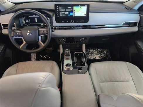 Used 2025 Mitsubishi Outlander SEL image 19