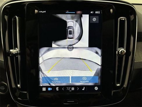 Certified 2025 Volvo XC40 B5 Plus image 17