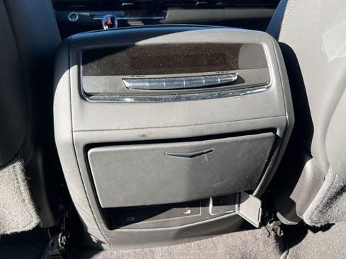 Used 2023 Cadillac Escalade Premium Luxury image 13