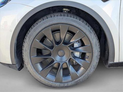 Used 2021 Tesla Model Y Long Range image 22