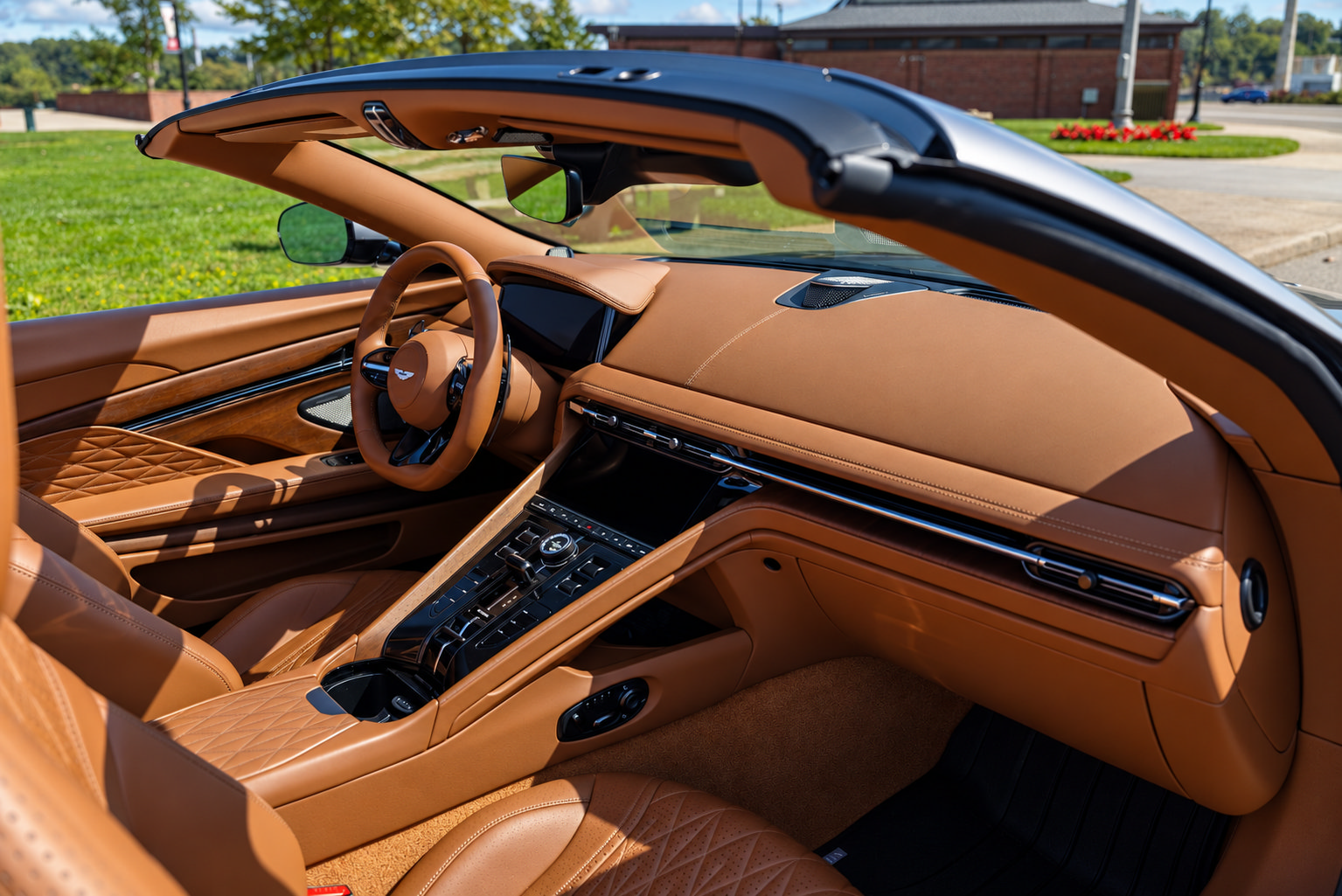 Used 2024 Aston Martin DB12 Convertible RWD image 13