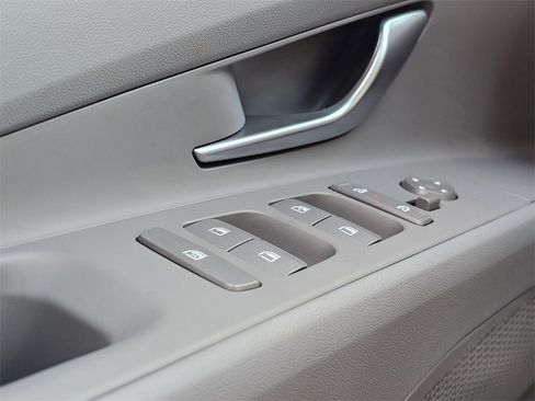 Certified 2026 Hyundai Elantra SEL Sport image 12