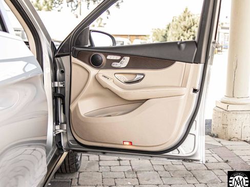 Used 2019 Mercedes-Benz GLC 300 w/ Driver Assistance Package image 31