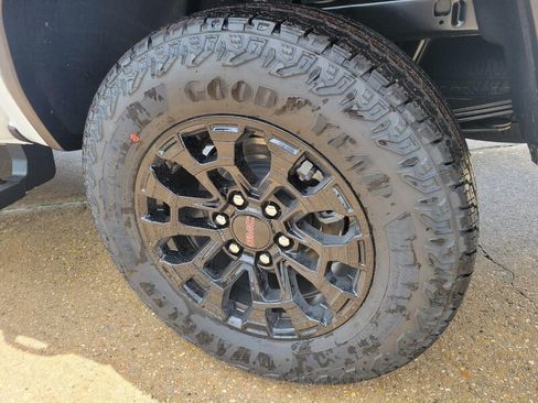 New 2026 GMC Canyon Elevation w/ Convenience Package RWD image 8